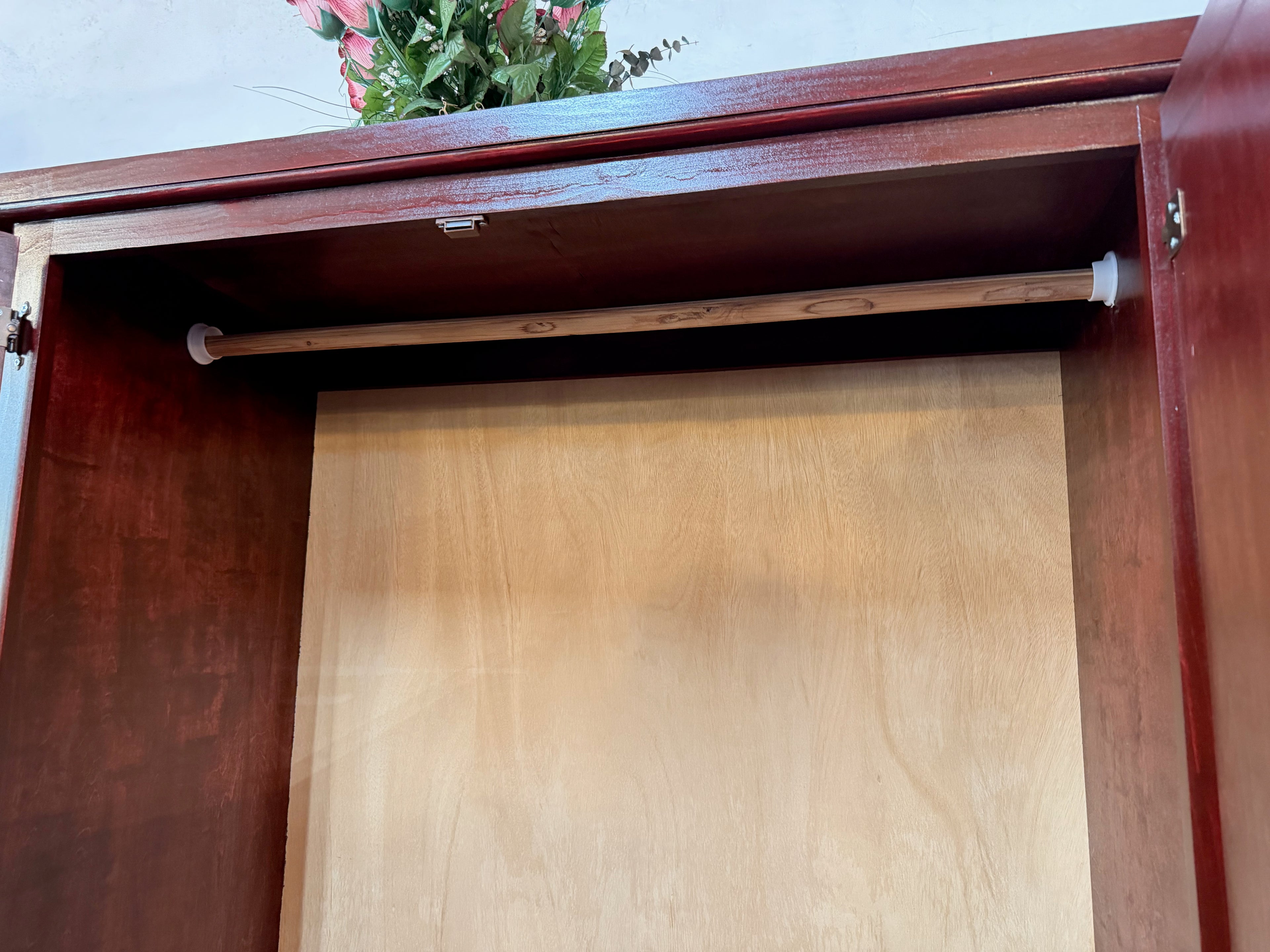 Closet with 3 Drawers