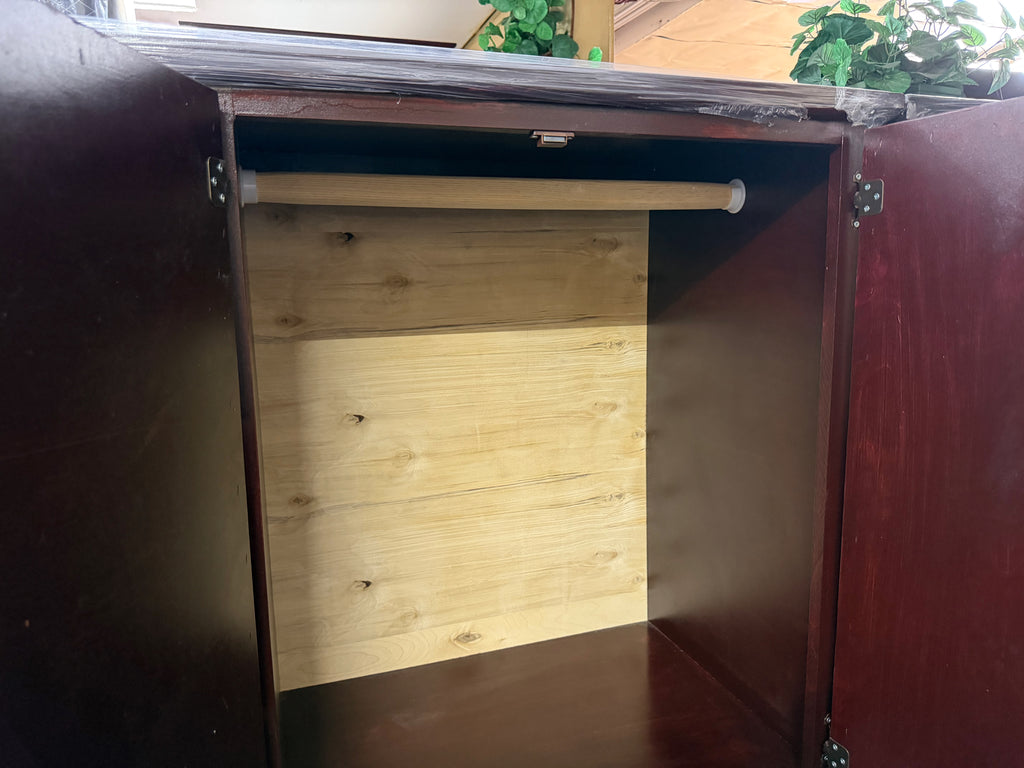 Chest with 5 Drawers and Closet