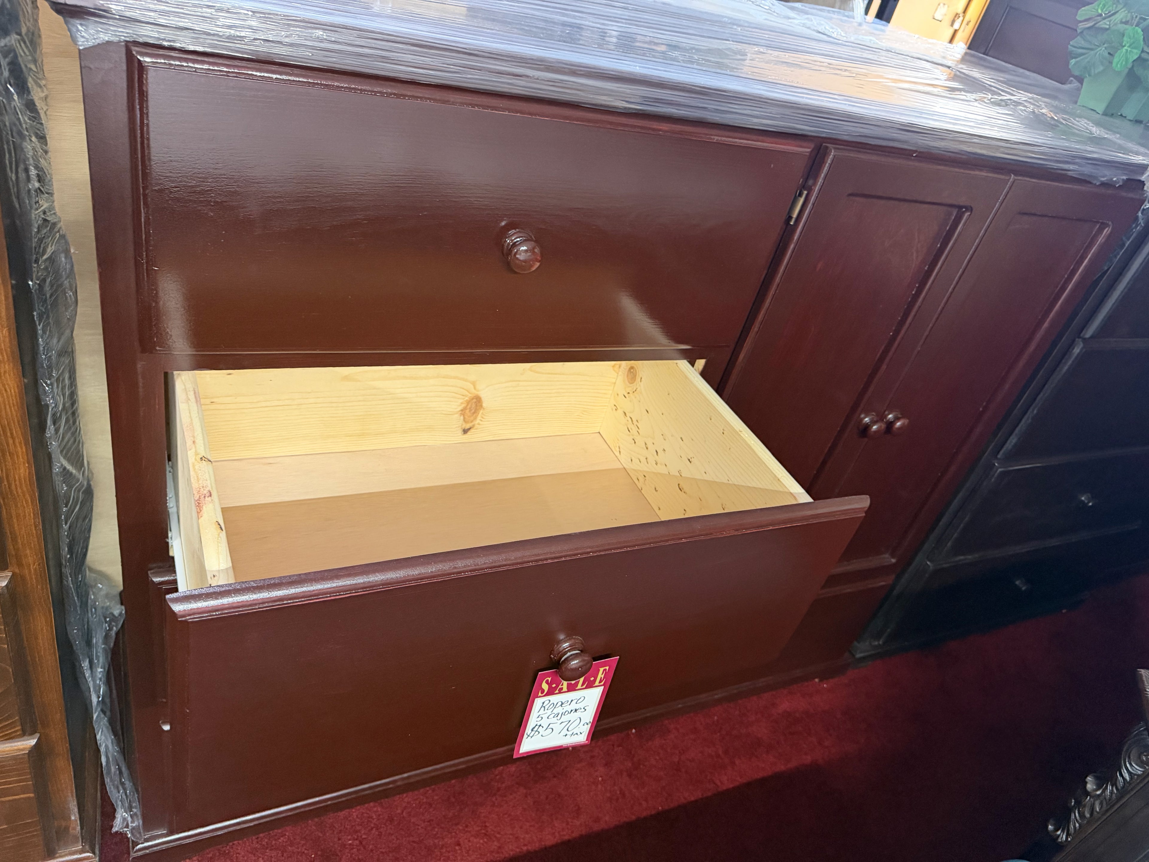 Chest with 5 Drawers and Closet